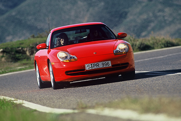 1997年：ポルシェ初の水冷6気筒エンジン